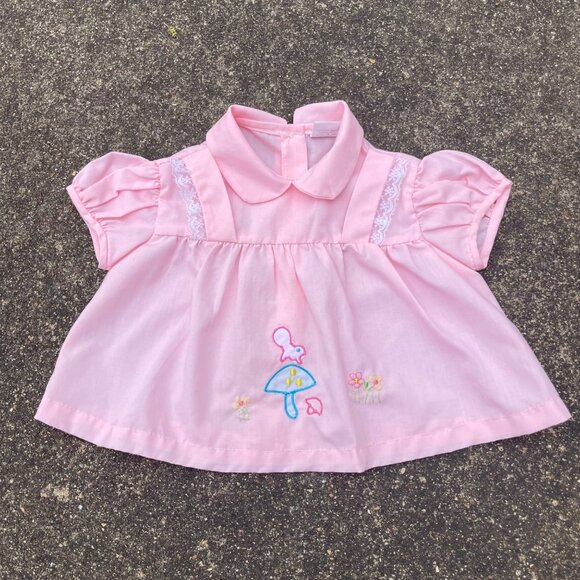 Vintage 80s Pink Nature Squirrel on a Mushroom Top Kids Sz 0-6M - Picture 1 of 5